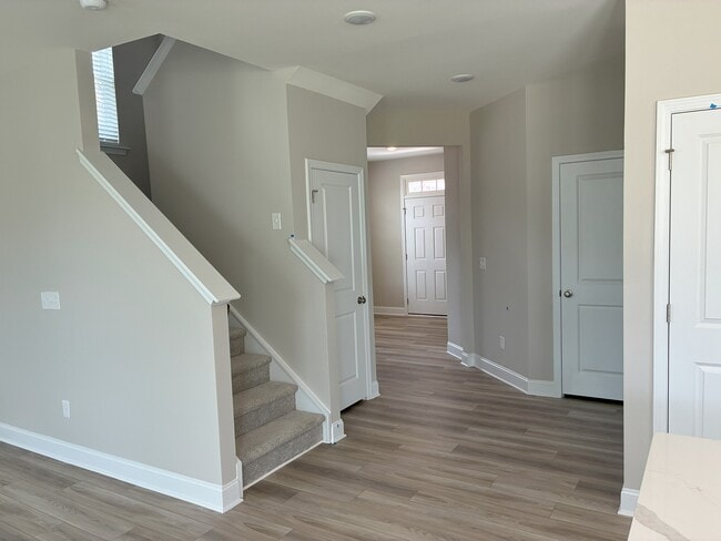 Entrada - 240 Steel Springs Ln