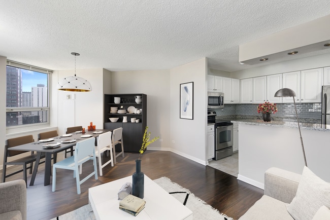 The Chicagoan Apartments For Rent In Chicago Il Forrent 750 N Rush 2 Bd Dining Area The Chicagoan Apartments