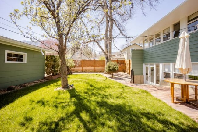 Photo - 2102 Mariposa Ave