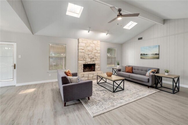 Photo - 707 Newcastle Ln