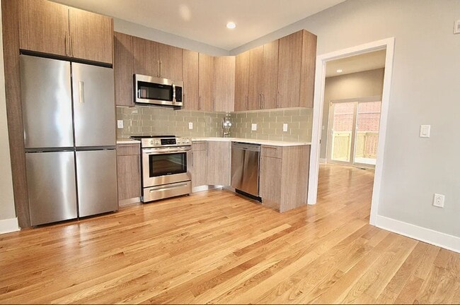 Building Photo - 1642 Cambridge St Unit A