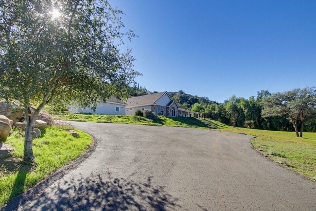 Photo - Stunning 4bed 3 bath 3088sqft home