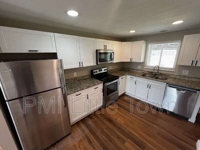 Building Photo - 364 S Salem St Rental