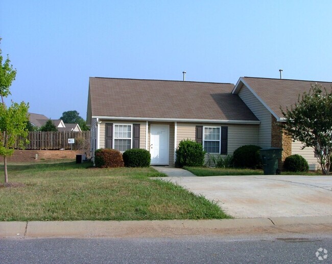 Building Photo - 122 Springwood Ln Rental