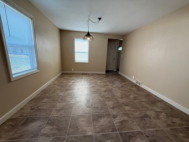 Photo - 2119 Riverside Dr NE