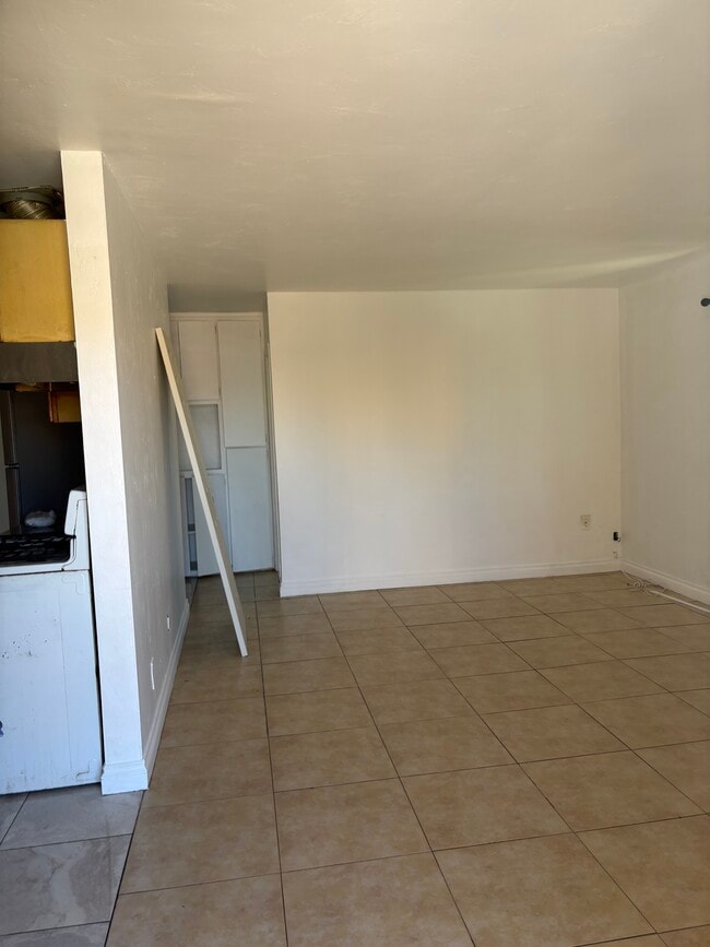 Building Photo - 5071 Sterling Ct Unit 5071