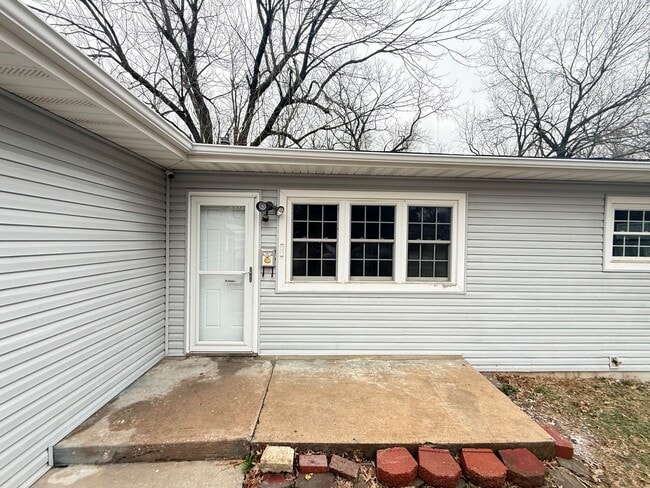 Photo - 3 Bed 1 Bath Springfield, MO