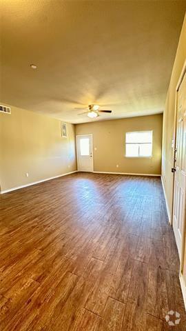 Building Photo - 502 E Hazelwood St Unit D Rental