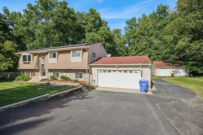 Building Photo - 12100 Silver Maple Dr Rental