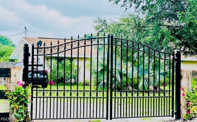 Photo - 455 Trader Rd