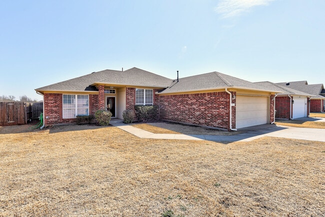 Photo - 517 Lone Oak Dr