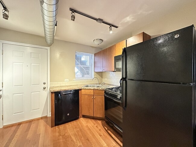 Photo - 674 N Orleans St Unit J03P