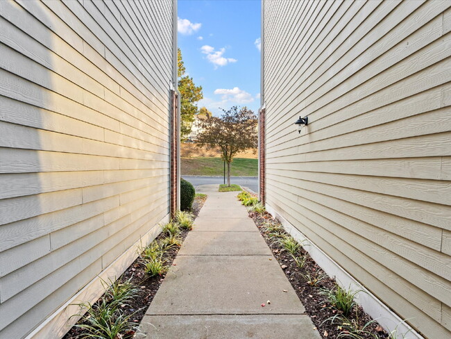 Photo - 704 Bristol Village Dr Unit Apt 204