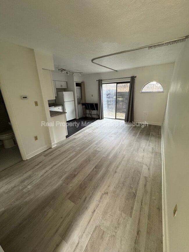 Photo - 3271 Niagara Square