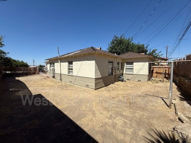 Photo - 511 Philippine St