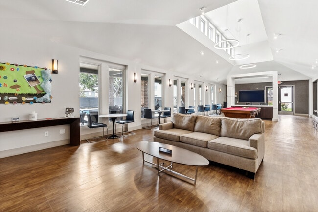 casa club - Vintage at 18th Street