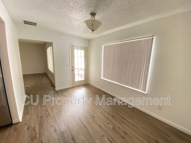 Photo - 911 Laura Dr