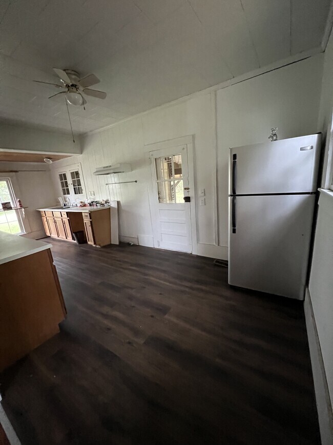 Photo - 610 Jenkins Ave