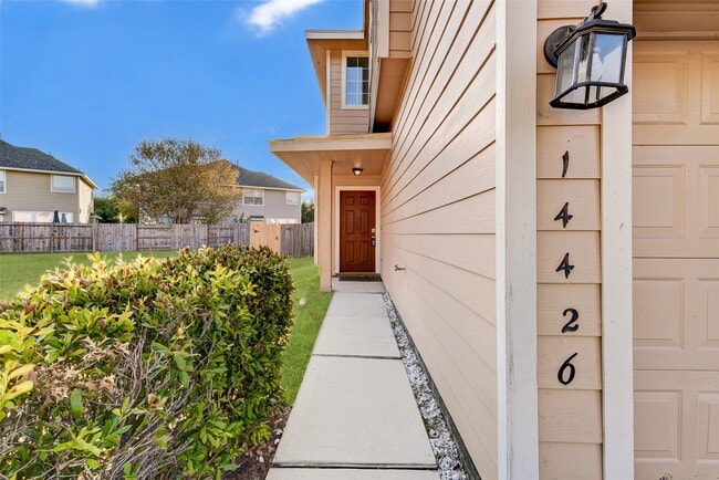 Photo - 14426 Mooreview Ln