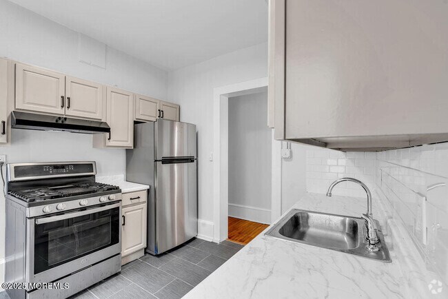 Building Photo - 807 Bond St Unit A Rental
