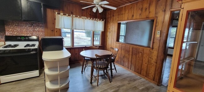 Photo - 2815 N Shore Dr