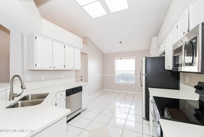 Photo - 13006 Staffordshire Dr S