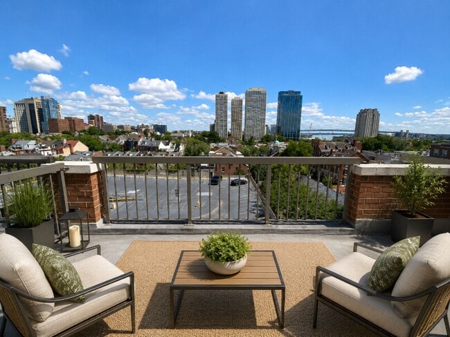 Building Photo - Bi-Level Penthouse with 3 Balconies & Delaware River Views | 3 Bed, 3 Bath | Society Hill