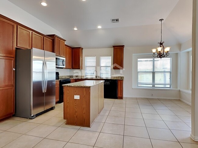 Photo - 625 Vickie St