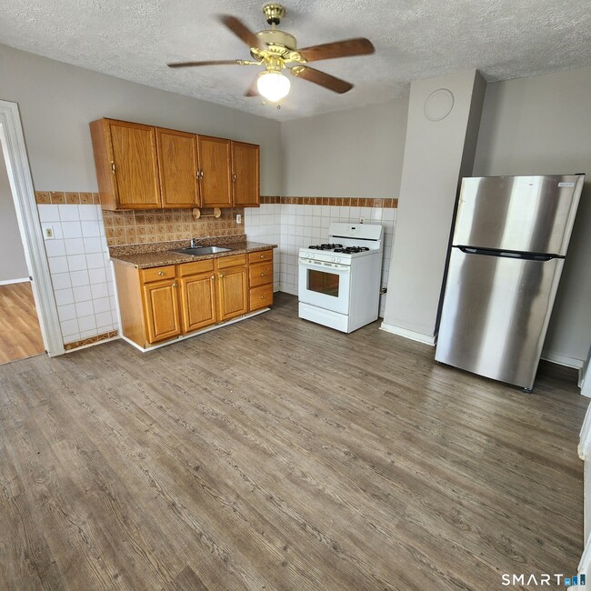 Photo - 664 W Main St Unit #2