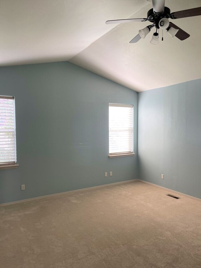 Photo - Beautiful 3 Bedroom 2 Bath Duplex.