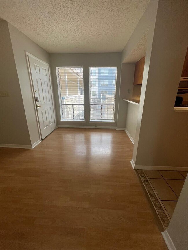 Photo - 2510 San Gabriel St Unidad 302