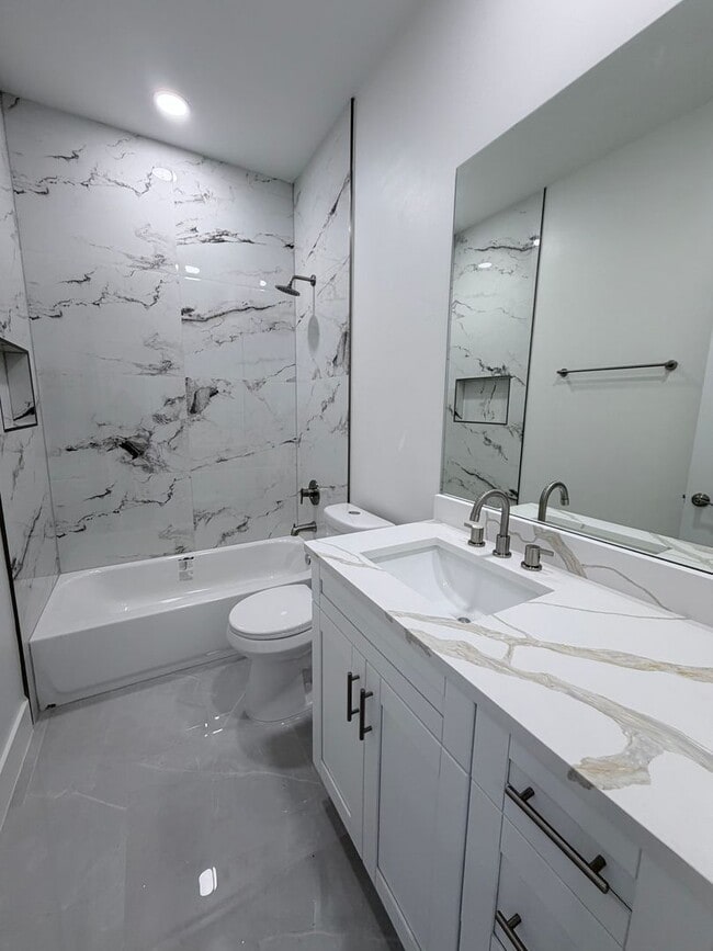 Photo - 4545-4547 28th St SW Unidad 4545 28th St SW