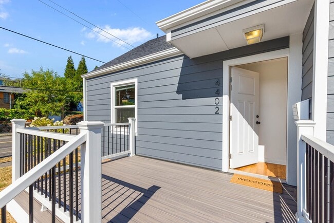 Photo - Bright & Spacious Remodeled Home Near Columbia City, Mt. Baker & Lake Washington