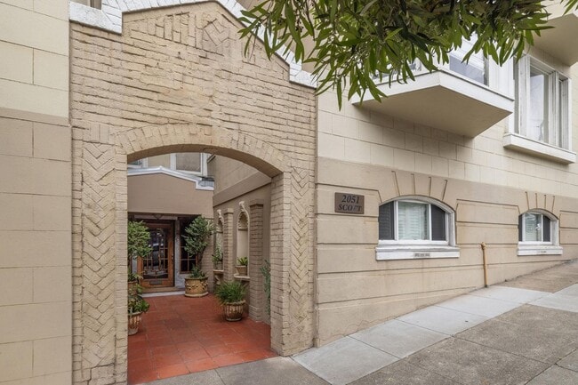 Photo - Pacific Heights: Updated Condo w/ Enchanting Shared Garden Unit 2051 Scott Street #101