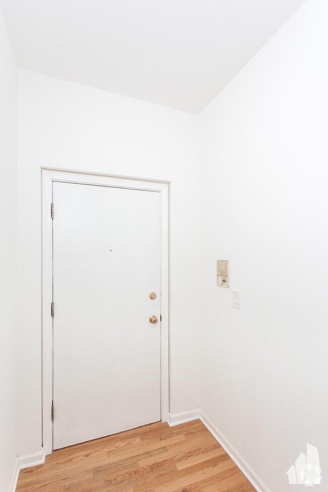 Building Photo - 2 bedroom in Chicago IL 60640 Unit 3 Rental