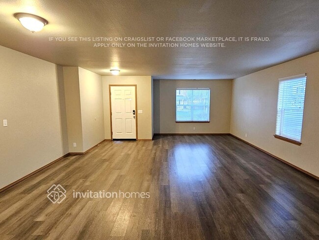 Photo - 114 Roberts St NE