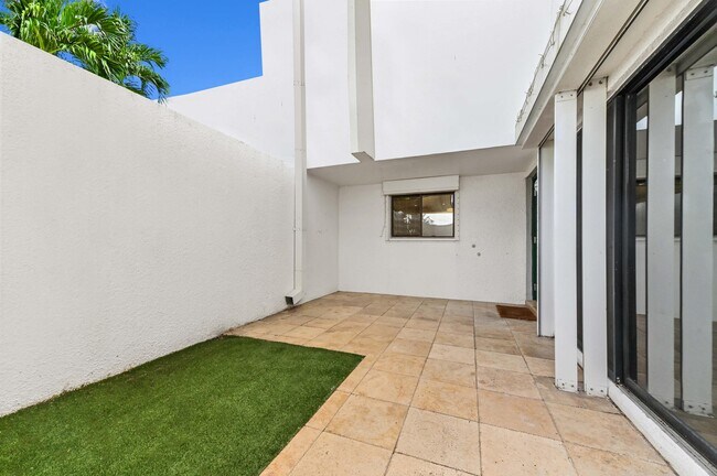 Photo - 1900 Presidential Way Unidad 1-F