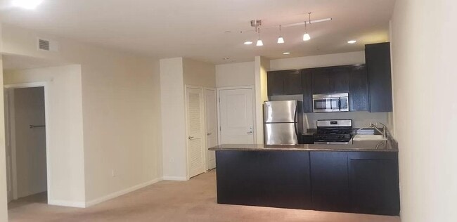 5827 Carlton Way Unit 402