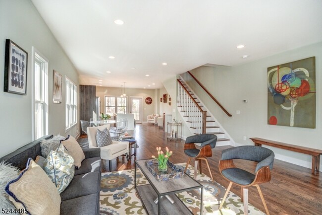 Photo - 92 Grove St Unit B