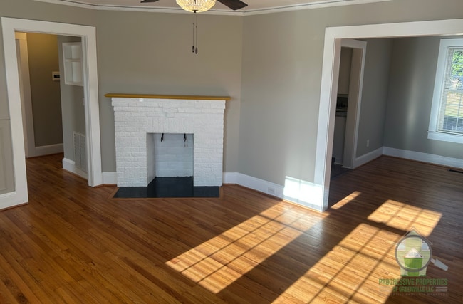 Photo - 305 Perry Rd