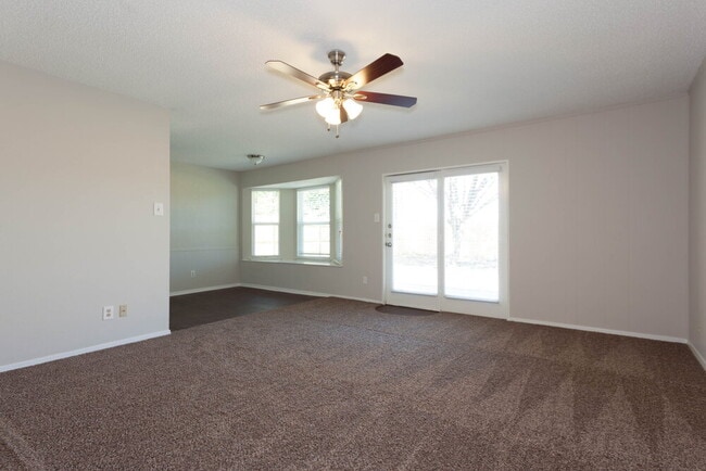 Photo - 6053 Herschel Dr