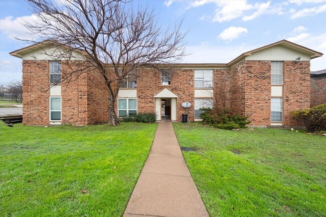 Building Photo - 8000 Cambridge Cir Unit Apt B