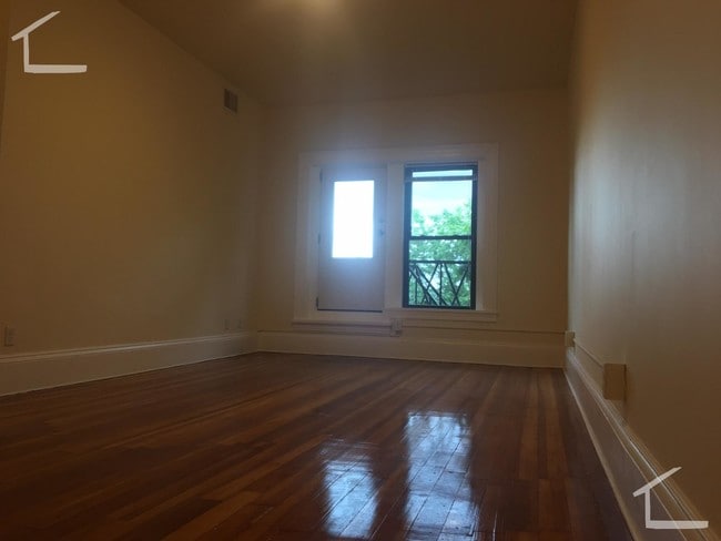 Building Photo - 1463 Beacon St Unit 24