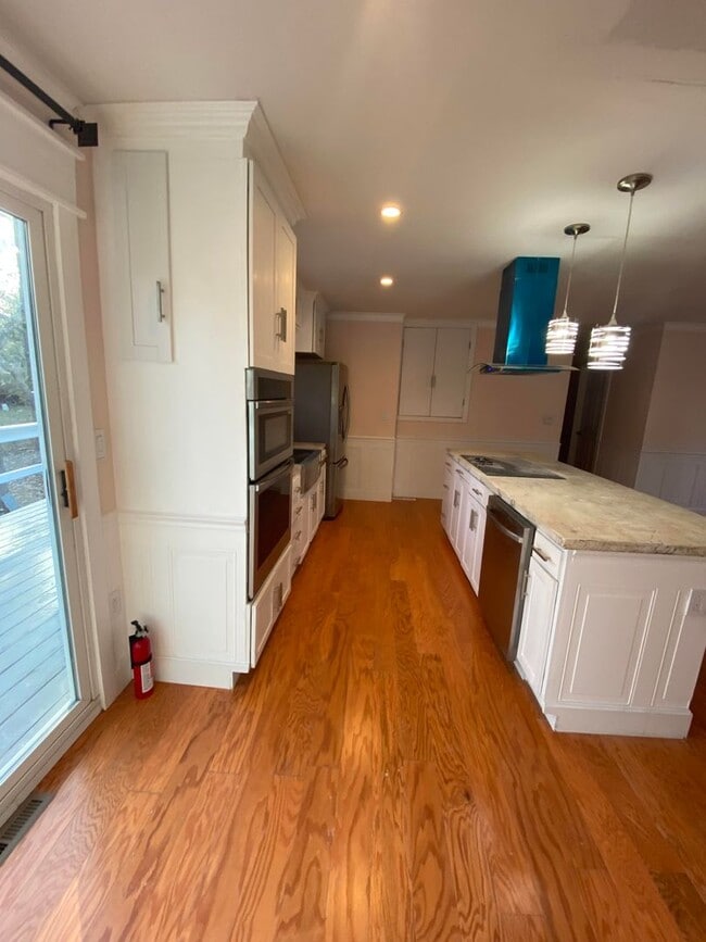 Photo - 117 Winston Dr Unit House