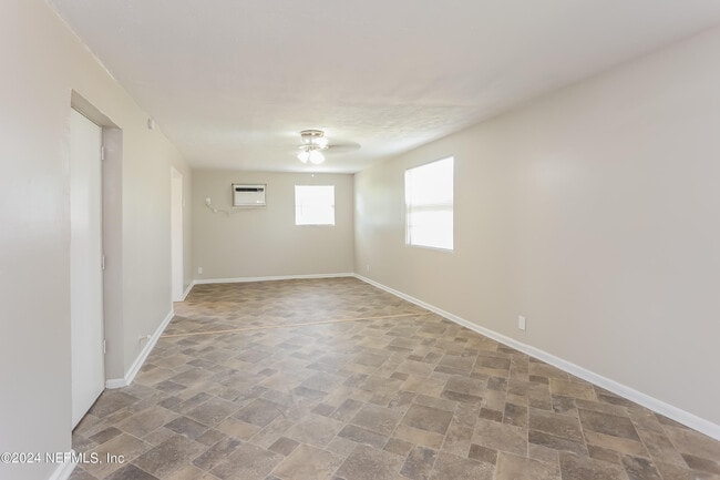 Photo - 4653 Haldis Ave