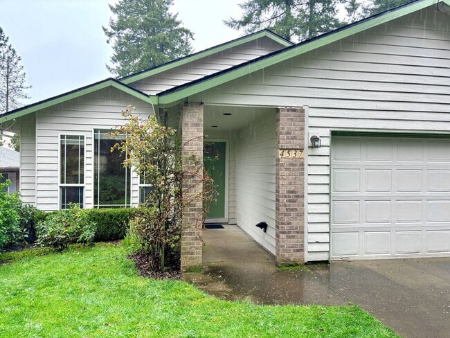 Photo - Spacious Ranch Style Home w/ private patio and yard, 2 car garage and vaulted ceilings