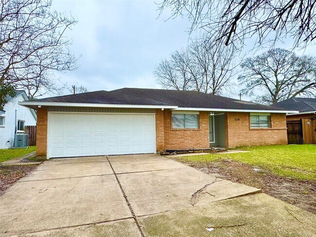 Building Photo - 5538 Mackinaw St