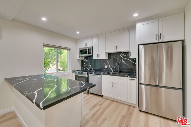 Photo - 9042 Phyllis Ave