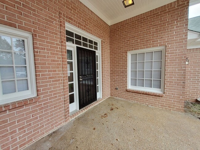 647 S Sanga Rd