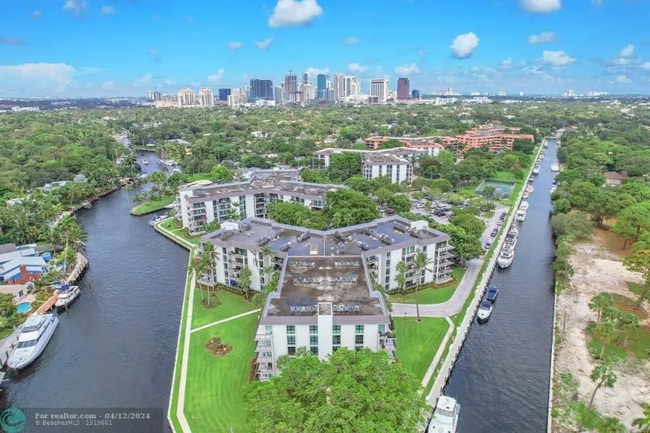 Building Photo - 900 River Reach Dr Rental